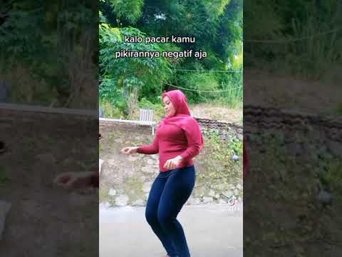 Tante Hijab Montok Gaes