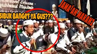 GUS AZMI SIBUK MAIN HP-SAMPE DI KASIH KODE SEMUA JAMA'AH