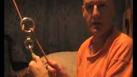 How to lock a figure of 8 descender