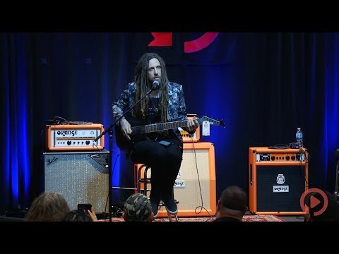 brian-"head"-welch-of-korn-at-replay-guitar-exchange