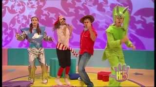 Four Friends Playing Dress Up screenshot 2