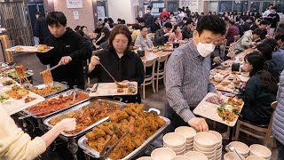 A crazy Korean food buffet with 1,000 visitors a day in just 3 hours and 40 side dishes.