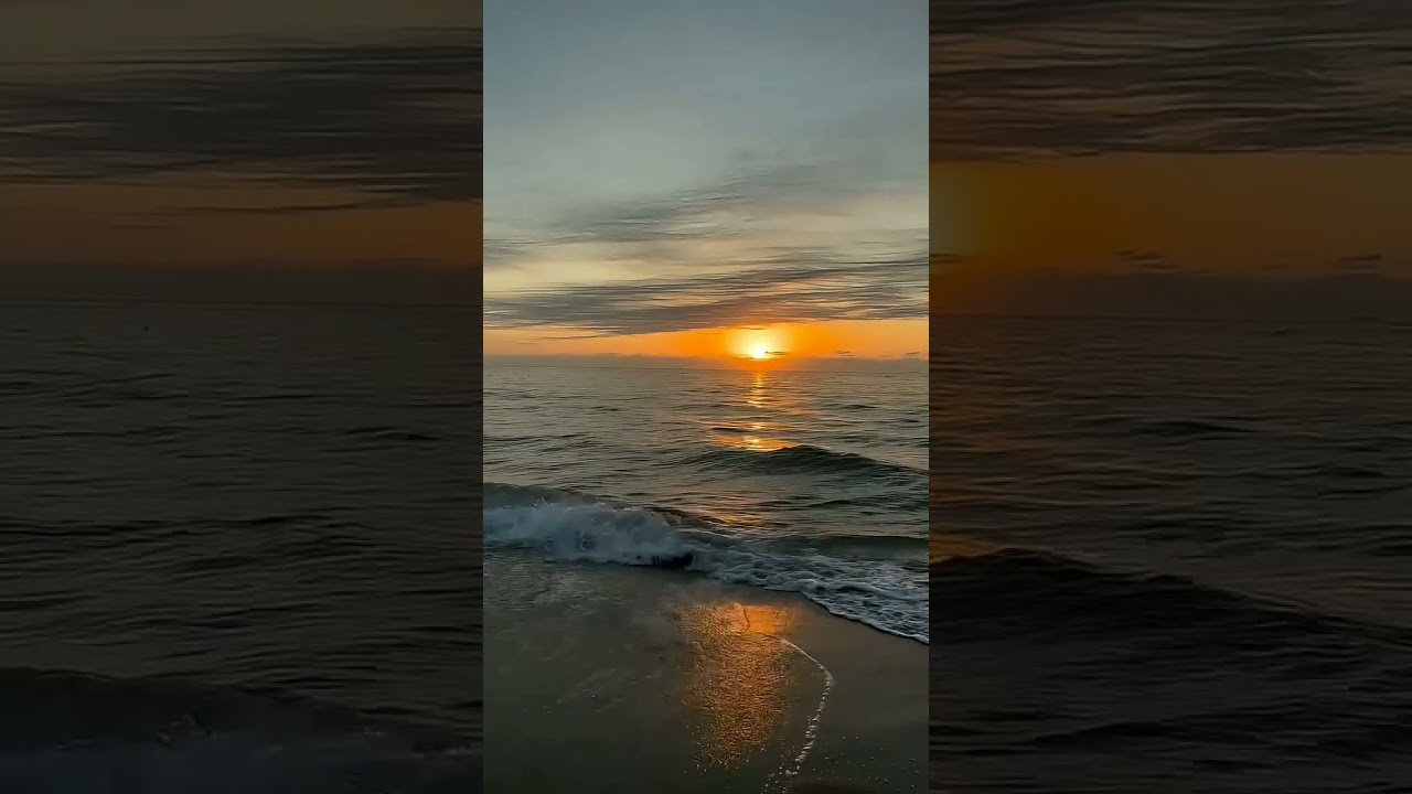 Sunlight dances on the waves🌅
