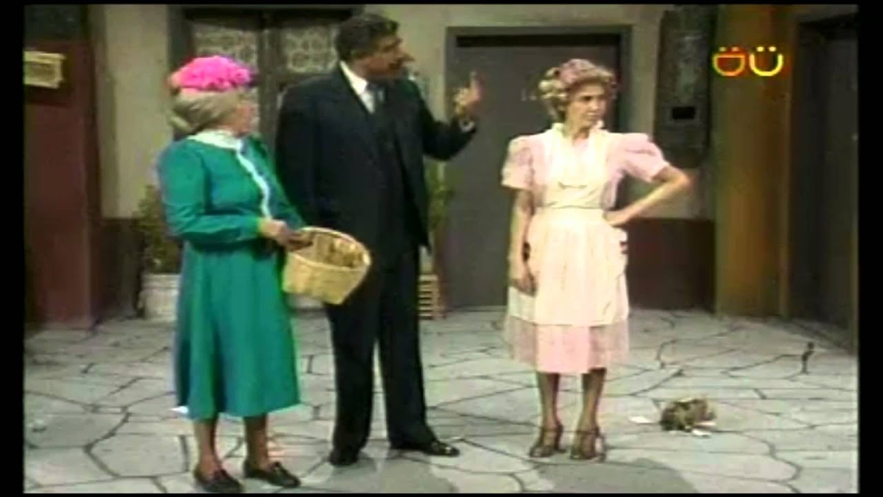 CHESPIRITO 1985- El Chavo del Ocho- Como barrer el patio- COMPLETO