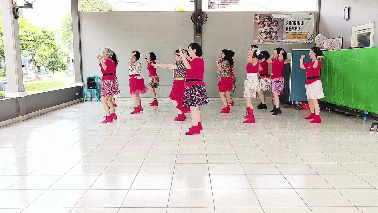 Runaround Sue Line Dance Choreo By Raymond Sarlemijn (NL)& Ira Weisburt (USA)