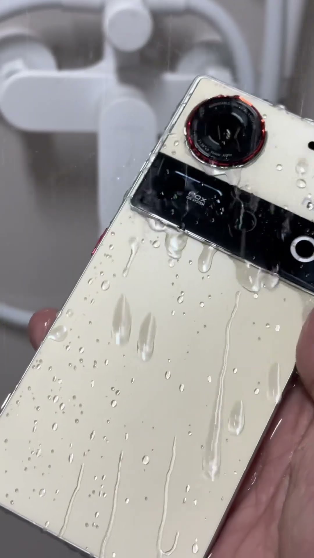 True full screen, mechanical camera button, variable aperture, this year's Nubia wins the game