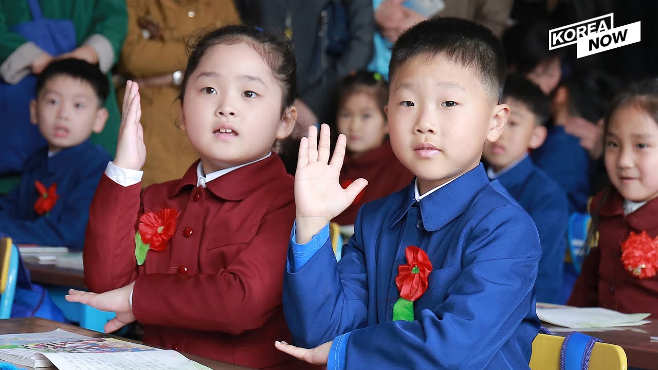 Сколько лет школы в корее. Дети в школе Корея. Северокорейские школы. Школы КНДР. Северная Корея школьники.