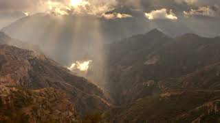 Sun rays pass through the clouds in the mountains ☀️🗻
