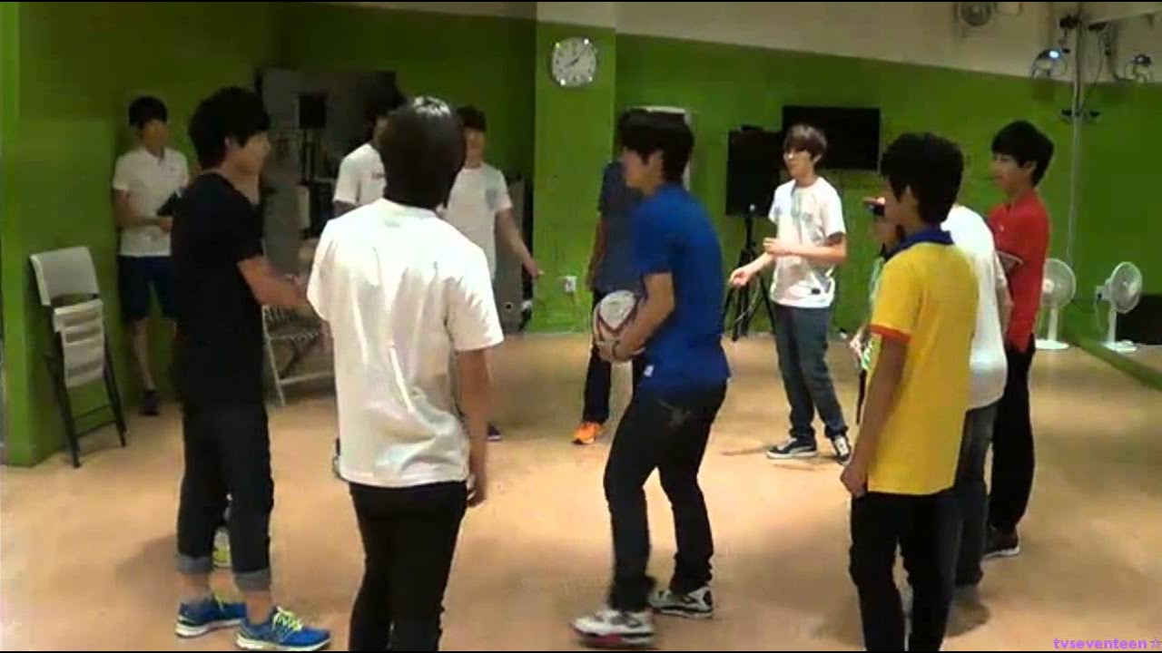 130706 SEVENTEEN TV 17 playing soccer