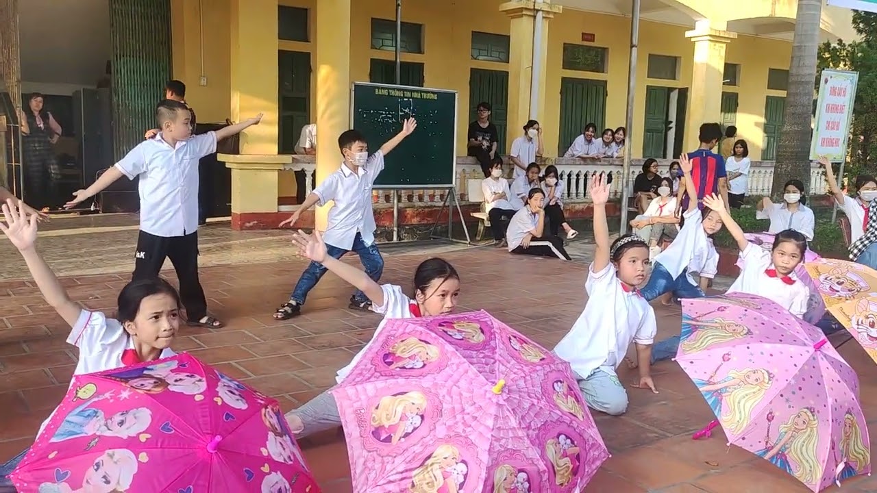 ngôi trường giữa ngàn mây