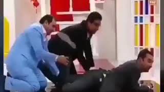 اه اینطوری نمی تونم زیر دلم درد گرفت😂😂😂😜😋