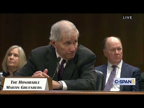 Senator Reverend Warnock questions witnesses at hearing exploring Silicon Valley Bank failure