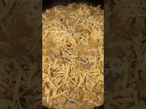 Рис с курицей.Очень вкусно, просто и практично.Шикарный ужин на каждый день.А-ля ризотто за 15 минут