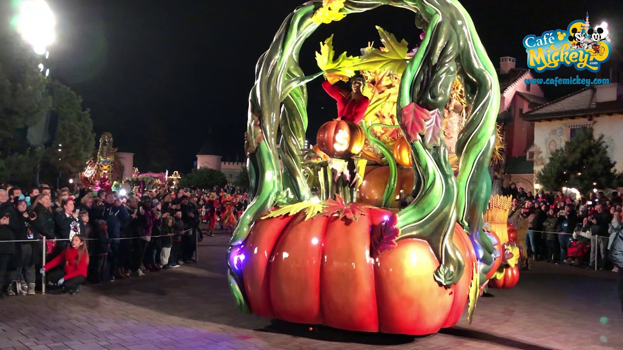 [2018] The Incredible New Year's Eve Parade - Disneyland Paris