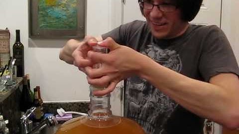 Home Brewing an American Light 20 Min. Kit with Joe (Part 3)