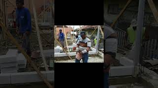 Momen Sibuk Tukang Bangunan