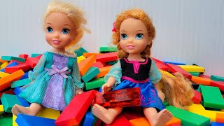 Colors  Elsa & Anna toddlers teach Adrian - Barbie dolls - counting