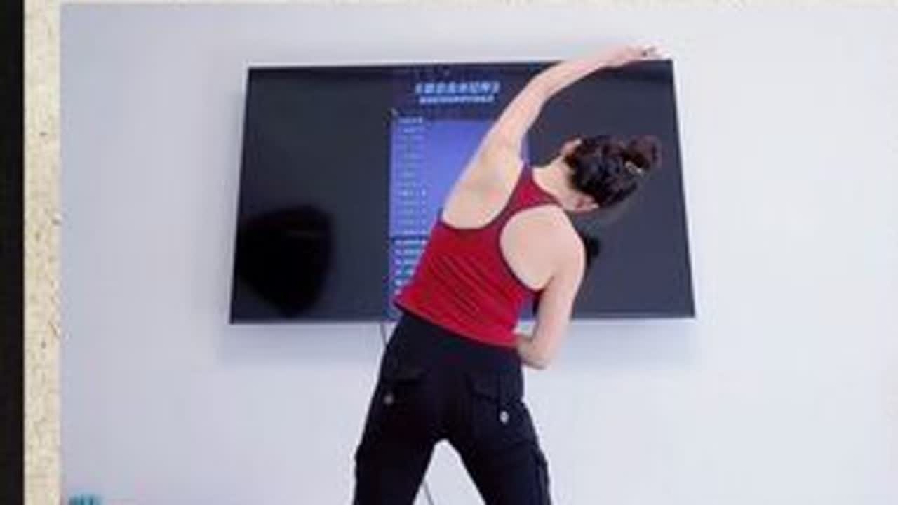 运动后必备拉伸 运动后必不可少的环节，美化运动后线条，缓解肌肉酸痛。跟练视频：辰爸辰妈燃脂课堂。#高精力人的过年安排 #拉伸 #运动帮帮团 #活动一下筋骨真舒服 #好身材练起来