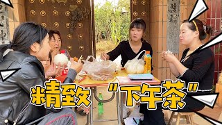 白雪待在村里肚子饿的咕咕叫，小阳集市买78元菜，配上馒头真得劲【小阳响当当】