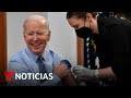 Biden se pone el segundo refuerzo de la vacuna y anuncia web | Noticias Telemundo