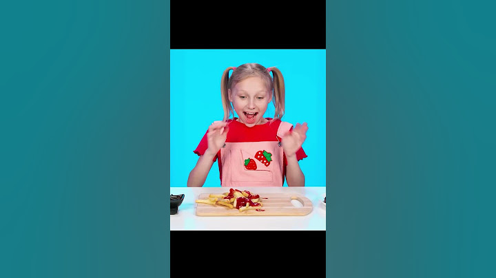 Französische Pommes essen