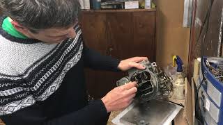 Unboxing and autopsy of Holley list 1850 manual chocke carburettor 600cfm for V8 engines. Pt1