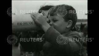 1949 Children take part in holiday activities at London Airport