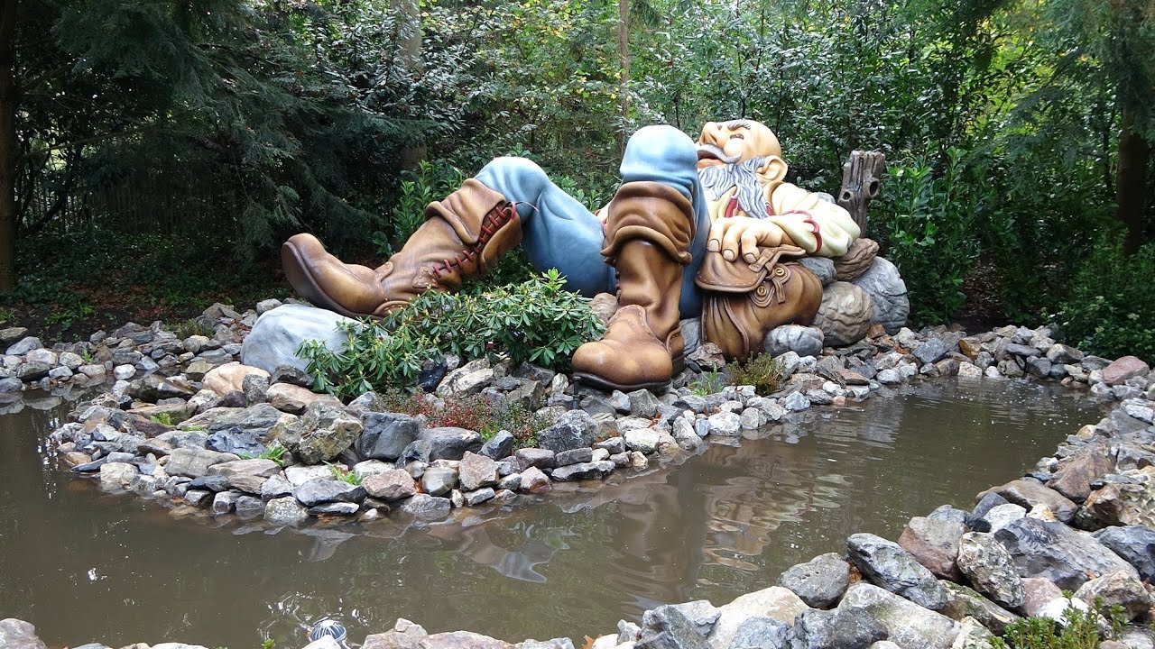 De reus en klein duimpje zijn weer uit onderhoud in de Efteling 5.11.