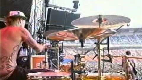 Blink 182 - live from tokyo japan 08-02-03 - 04 - Whats My Age Again