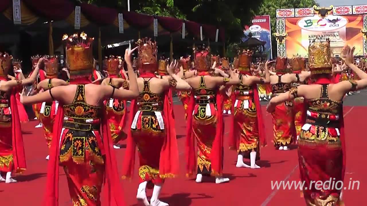 Banyuwangi Ethno Carnival 2013 - Tari Gandrung Massal