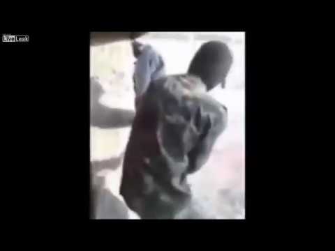 lucu juga !! di saat perang mencekam mereka mempermainkan musuh dengan