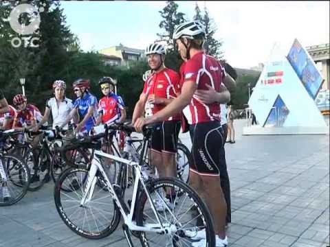 В Новосибирск приехали австрийские велогонщики, устанавливающие мировой рекорд