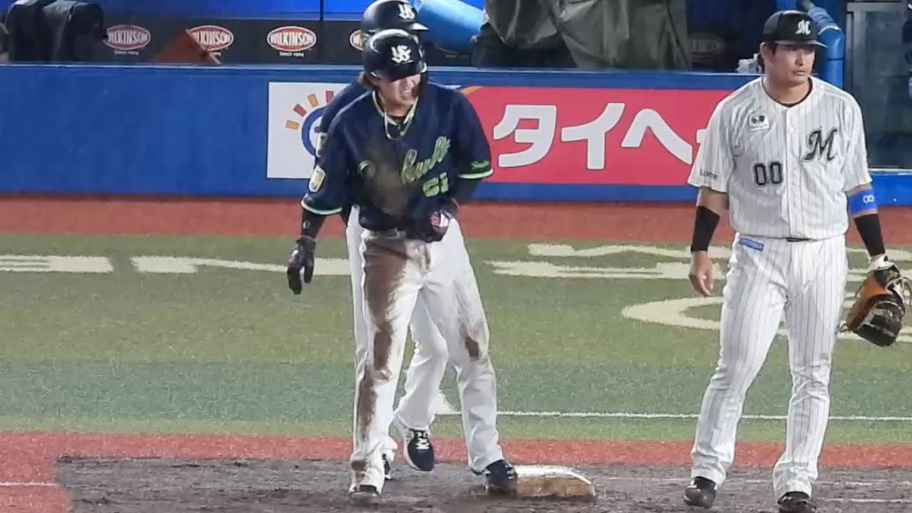 濱田太貴、牽制二つでユニフォームを泥だらけにされてしまう 2023.6.6 