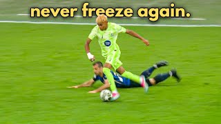 If you panic when you have the ball... PLEASE watch this. screenshot 5