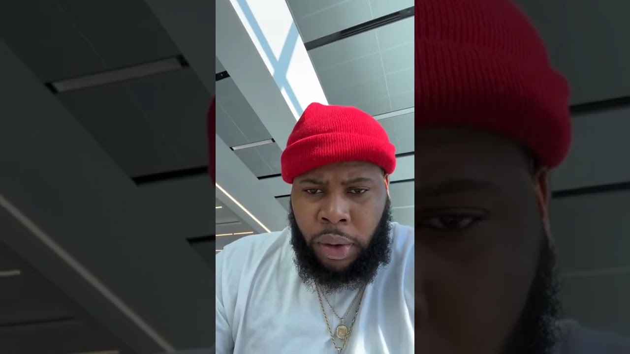 Диджей в аэропорту отрывается по полной 😂 Снято на видео, как он не дает Талл Пайну бутерброд 😂 Д...