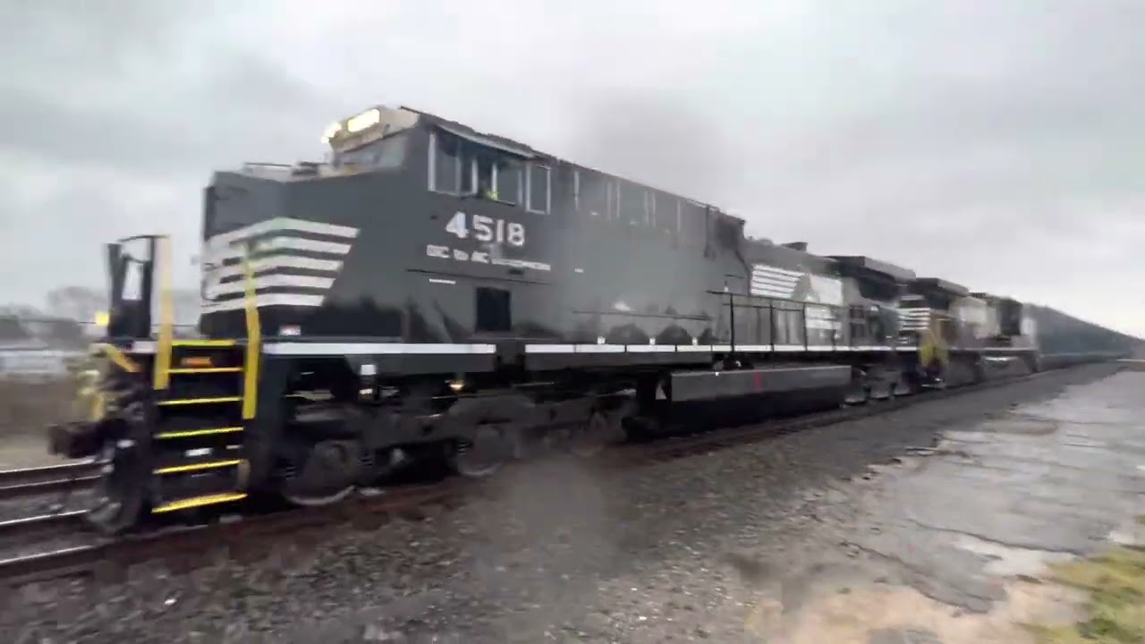 (HD) NS Westbound Garbage Train Lebanon, PA December 2022