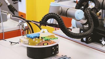 drylin® ZLW 7th axis for Universal Robots