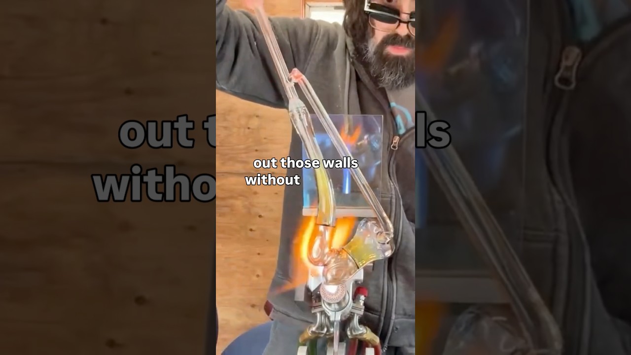 Демонстрация выдувания стекла в стиле Шерлока (две детали).