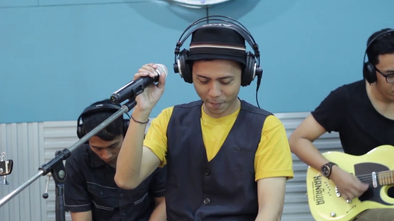 Gelora Asmara - Derby romero (Cover) - YouTube