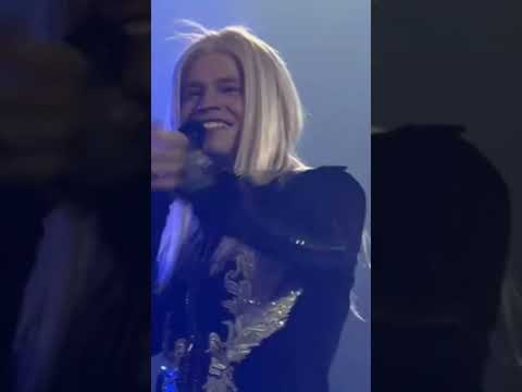 SHAMAN в новом горячем образе выступил в Крокус Сити Холл