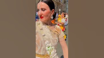 Vrindavan iskcon temple dance #vrindavan #iskcon #dance #bhajan #krishna #radhe #shorts #4k