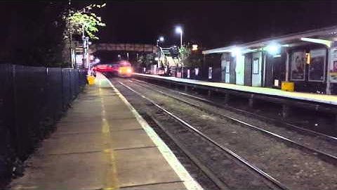 EWS 66067 passing Reading West With E.C.S 18/12/15