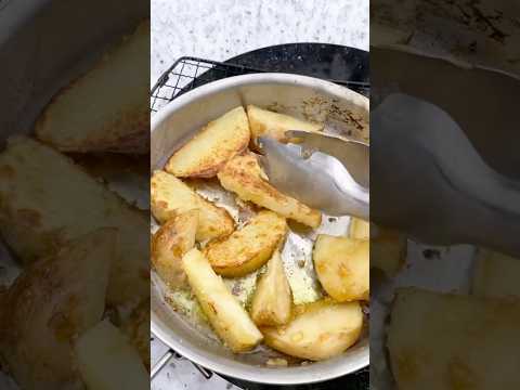 雪山でワイルドにフライドポテトを作る！Make wild fries in the snowy mountains! #shorts #easelartstudio #asmr