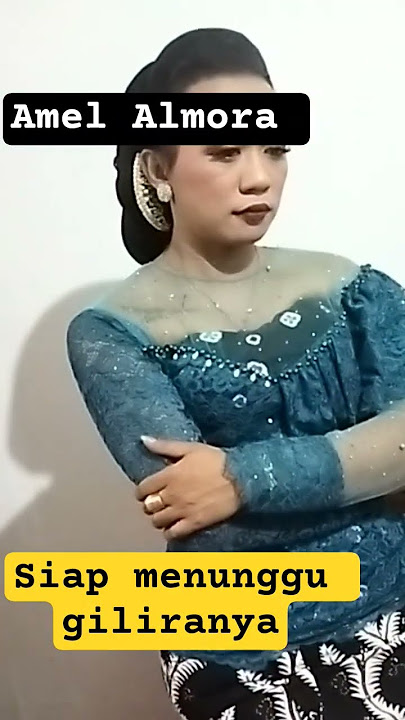 Ludruk ARMADA, Amel Almora casually waits for her turn to sing