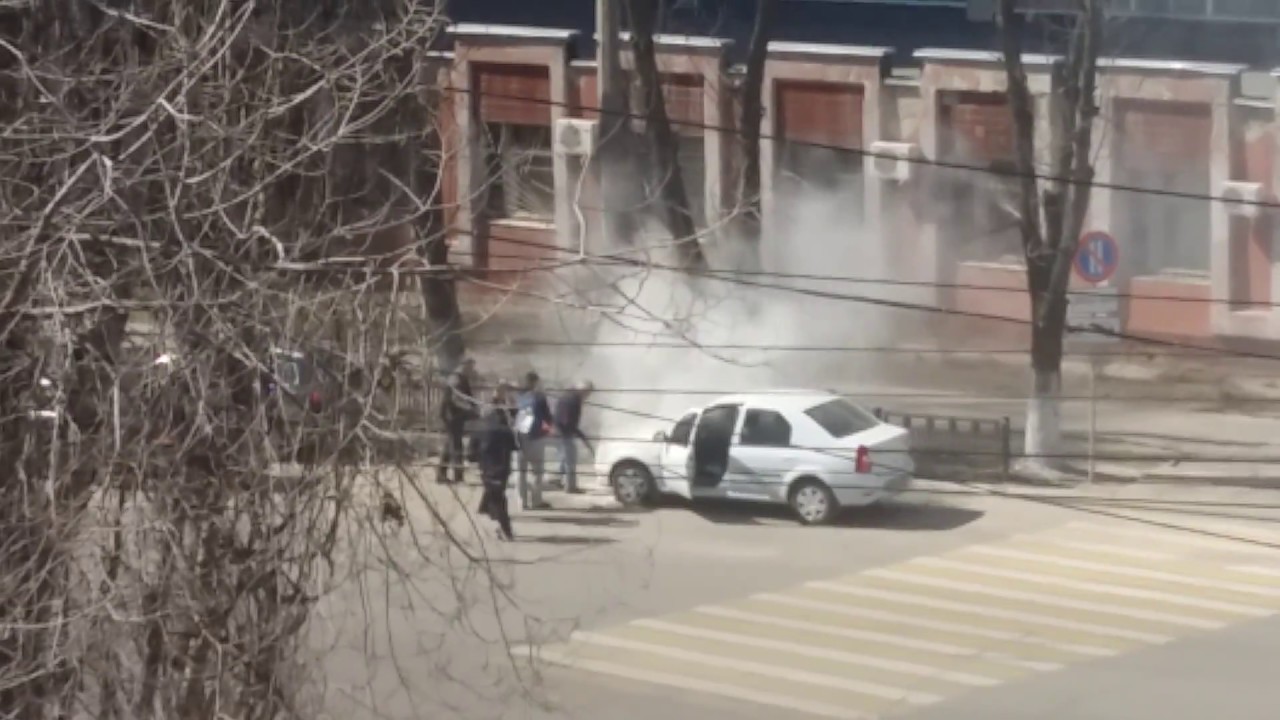 "Рено Логан" загорелся в Воронеже - YouTube