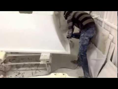 подрезка акриловой ванны. акриловые ванны пилят. обрезаем акриловую ванную. ванна обрезанная. обрезать акриловую ванну.