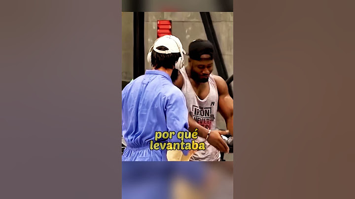 ¡Anatoly levanta pesas mientras actúa como un conserje!
