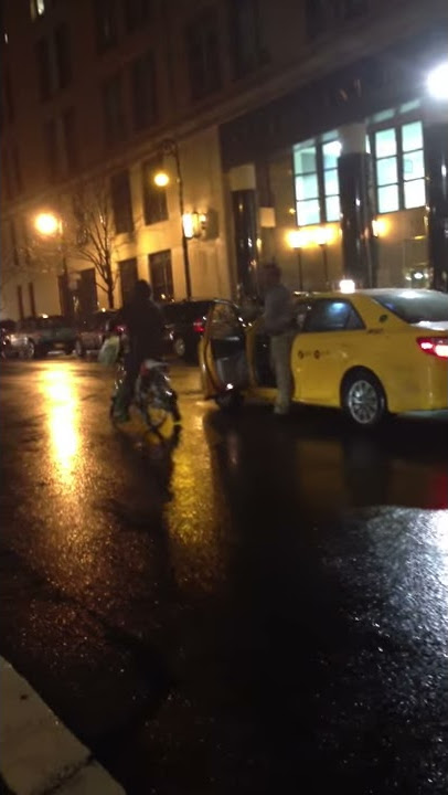 Taxi driver fights chinese delivery guy in NYC streets black vs. asian guy the matrix 4 fight scene