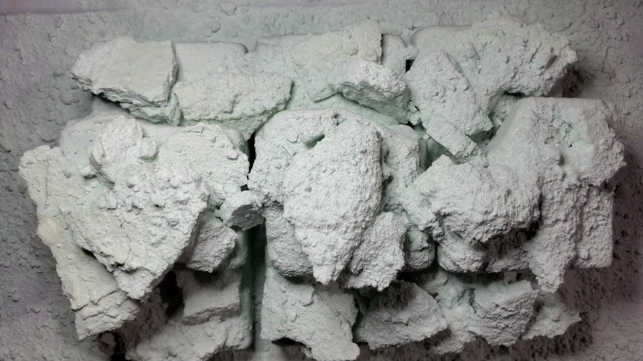 Comet and Ader Gym chalk Crumbles