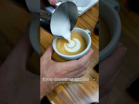 هل حجم إبريق الحليب مهم قهوة لاتيه